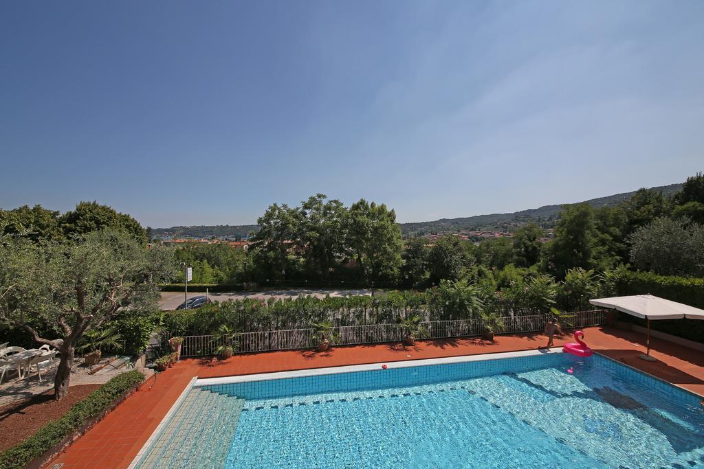 Blu Garda Hotel Salò Екстериор снимка