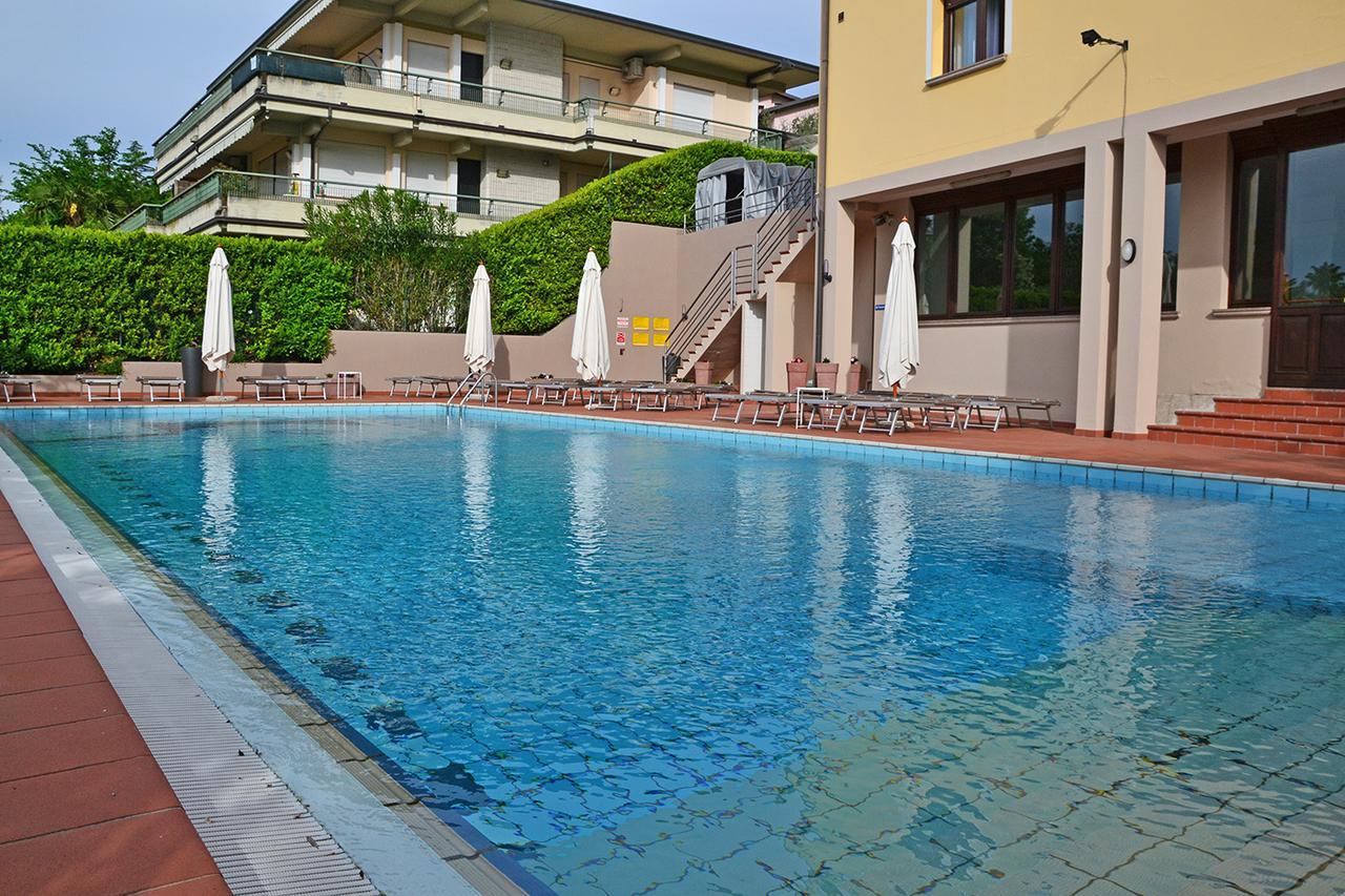 Blu Garda Hotel Salò Екстериор снимка